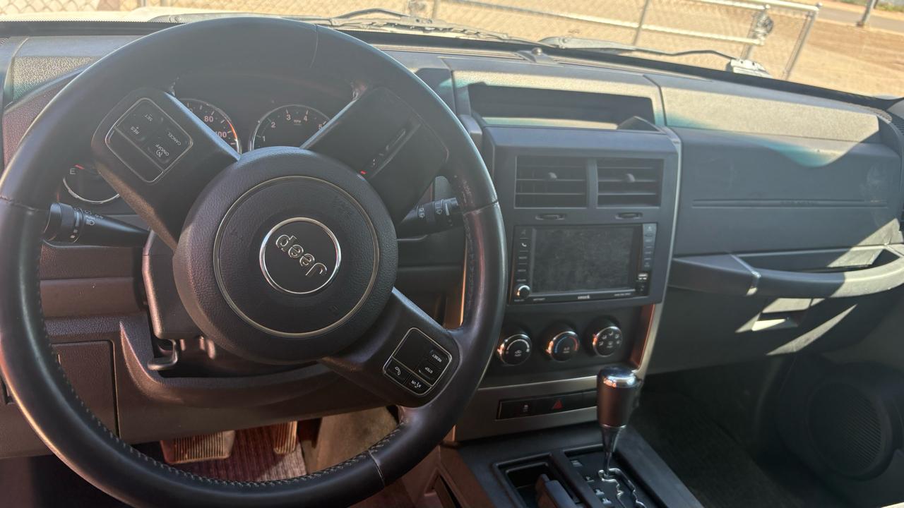Jeep Liberty Sport 2WD 2012