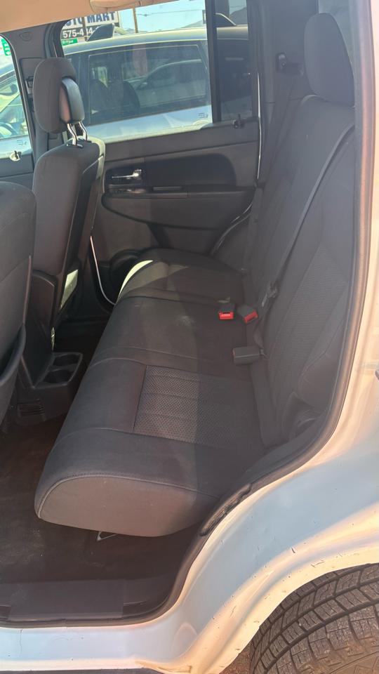 Jeep Liberty Sport 2WD 2012