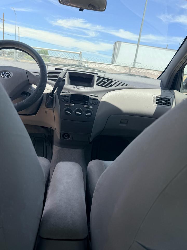 Toyota Prius 4-Door Sedan 2002