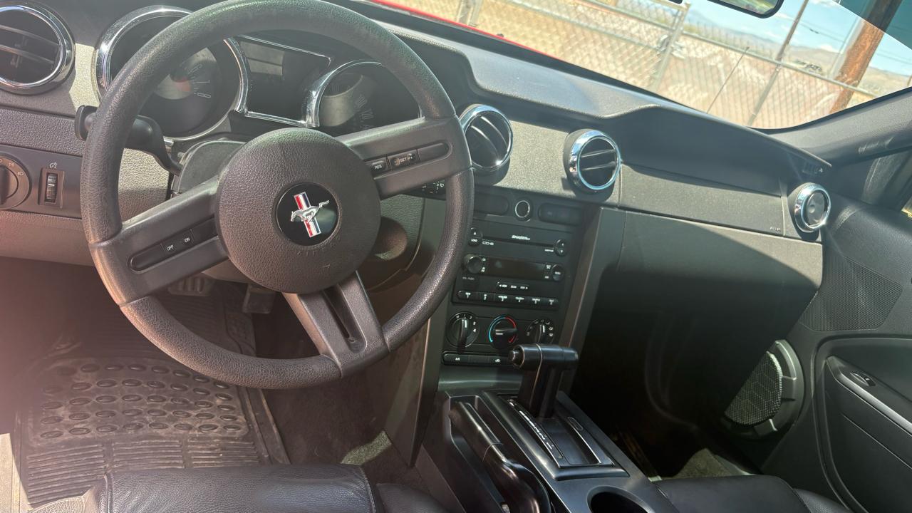 Ford Mustang GT Deluxe Coupe 2006