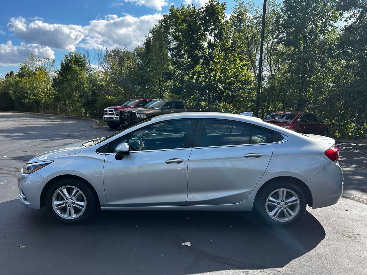 2017 Chevrolet Cruze LT photo 3