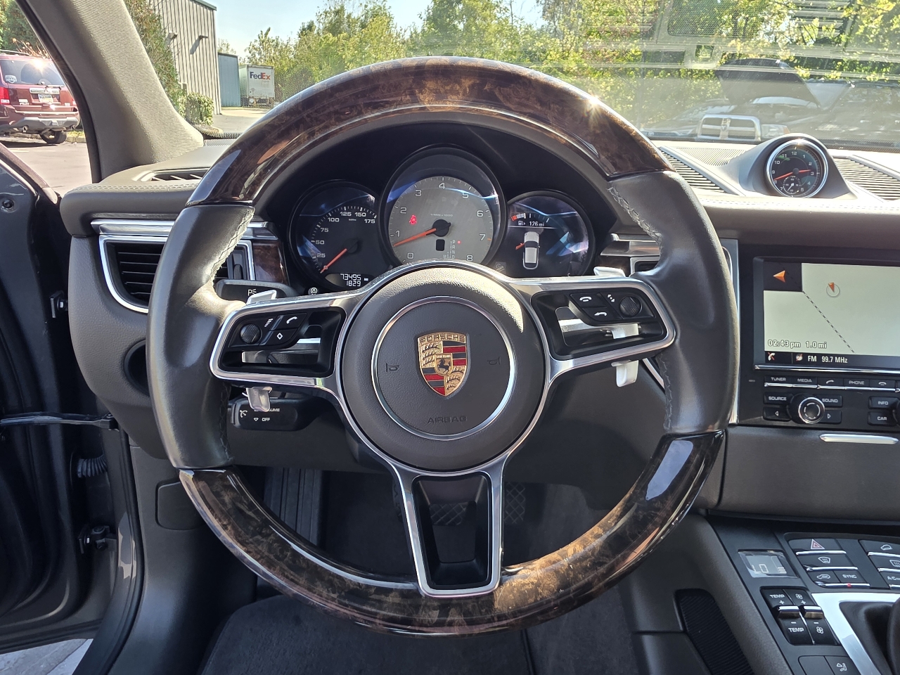 2015 Porsche Macan S photo 17
