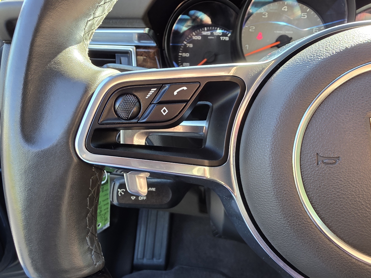 2015 Porsche Macan S photo 18