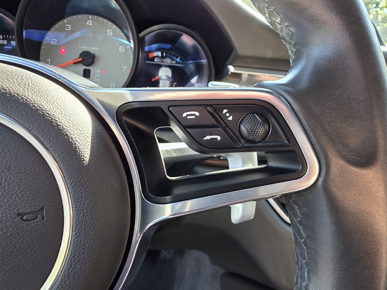 2015 Porsche Macan S photo 19
