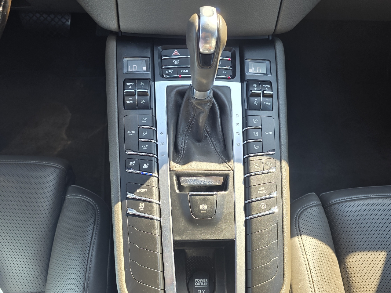 2015 Porsche Macan S photo 30