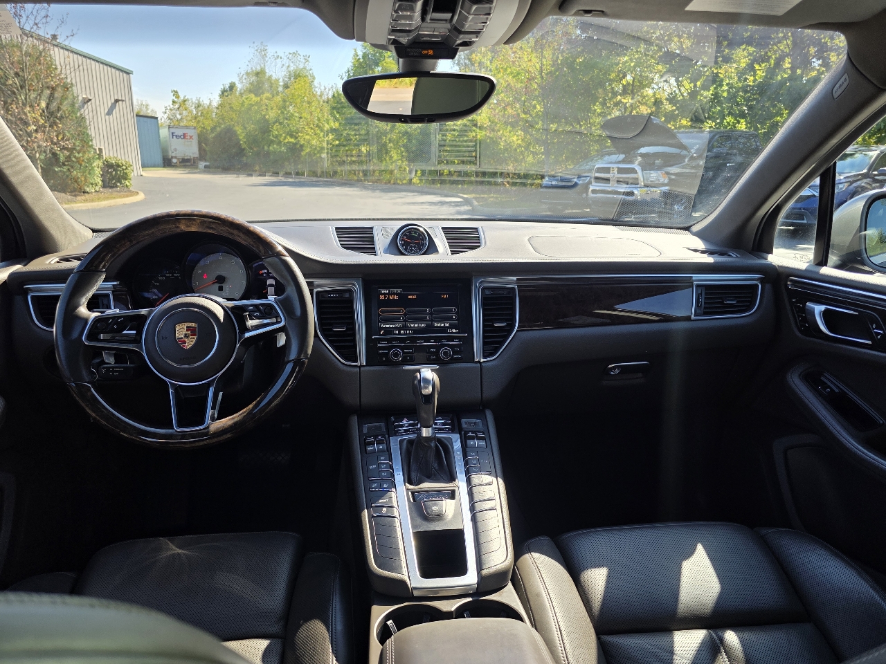 2015 Porsche Macan S photo 32