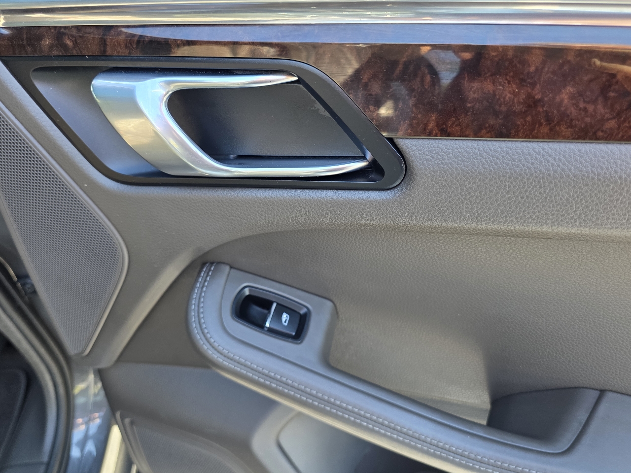 2015 Porsche Macan S photo 40