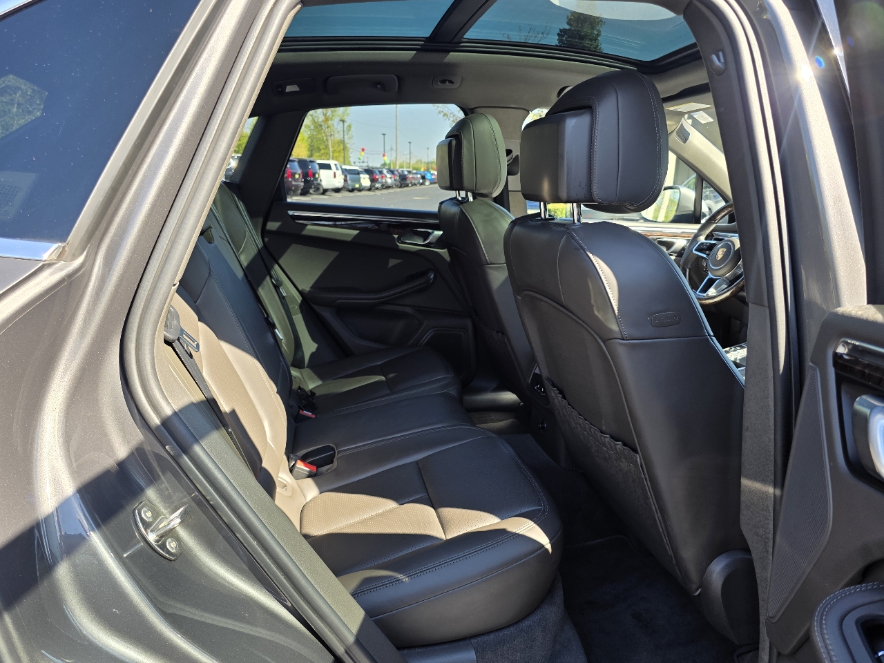 2015 Porsche Macan S photo 41