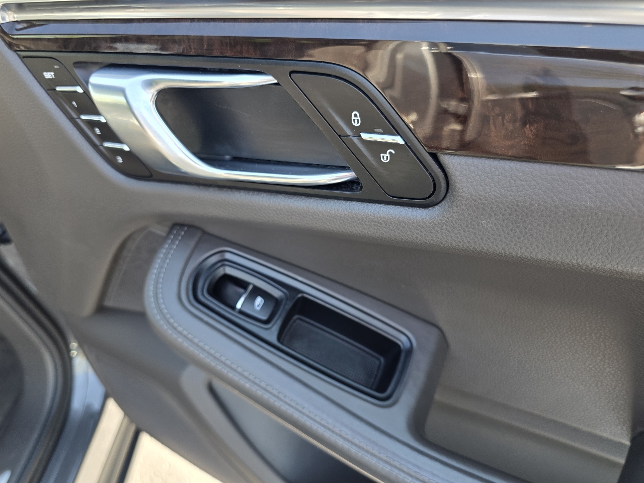 2015 Porsche Macan S photo 44