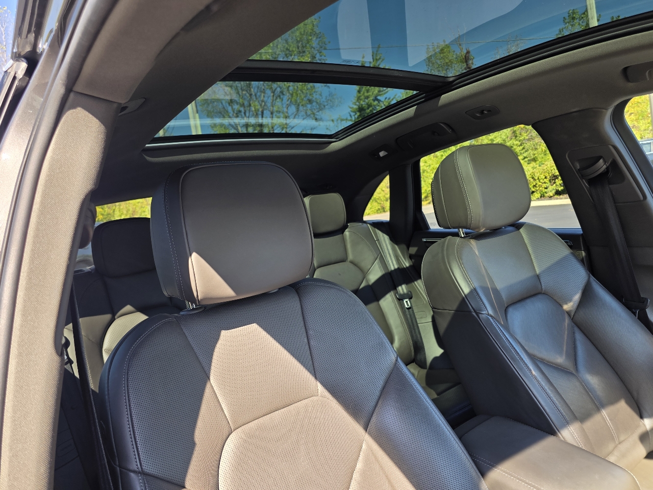 2015 Porsche Macan S photo 46