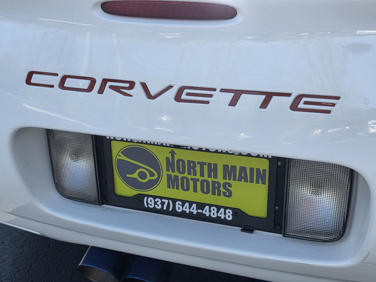 Chevrolet Corvette 2dr Cpe 2004 Chevrolet Corvette 2dr Cpe 2004