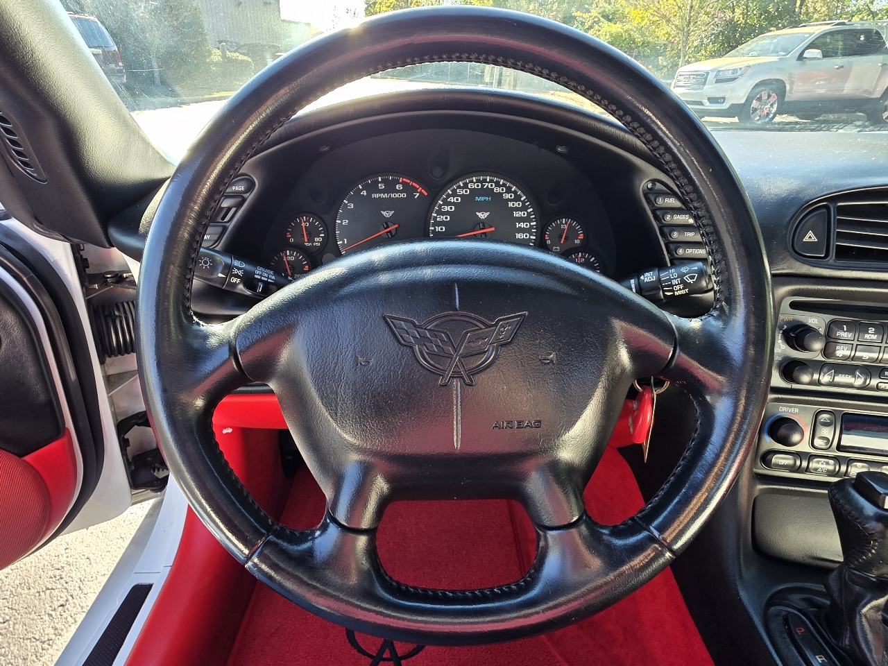 Chevrolet Corvette 2dr Cpe 2004 Chevrolet Corvette 2dr Cpe 2004