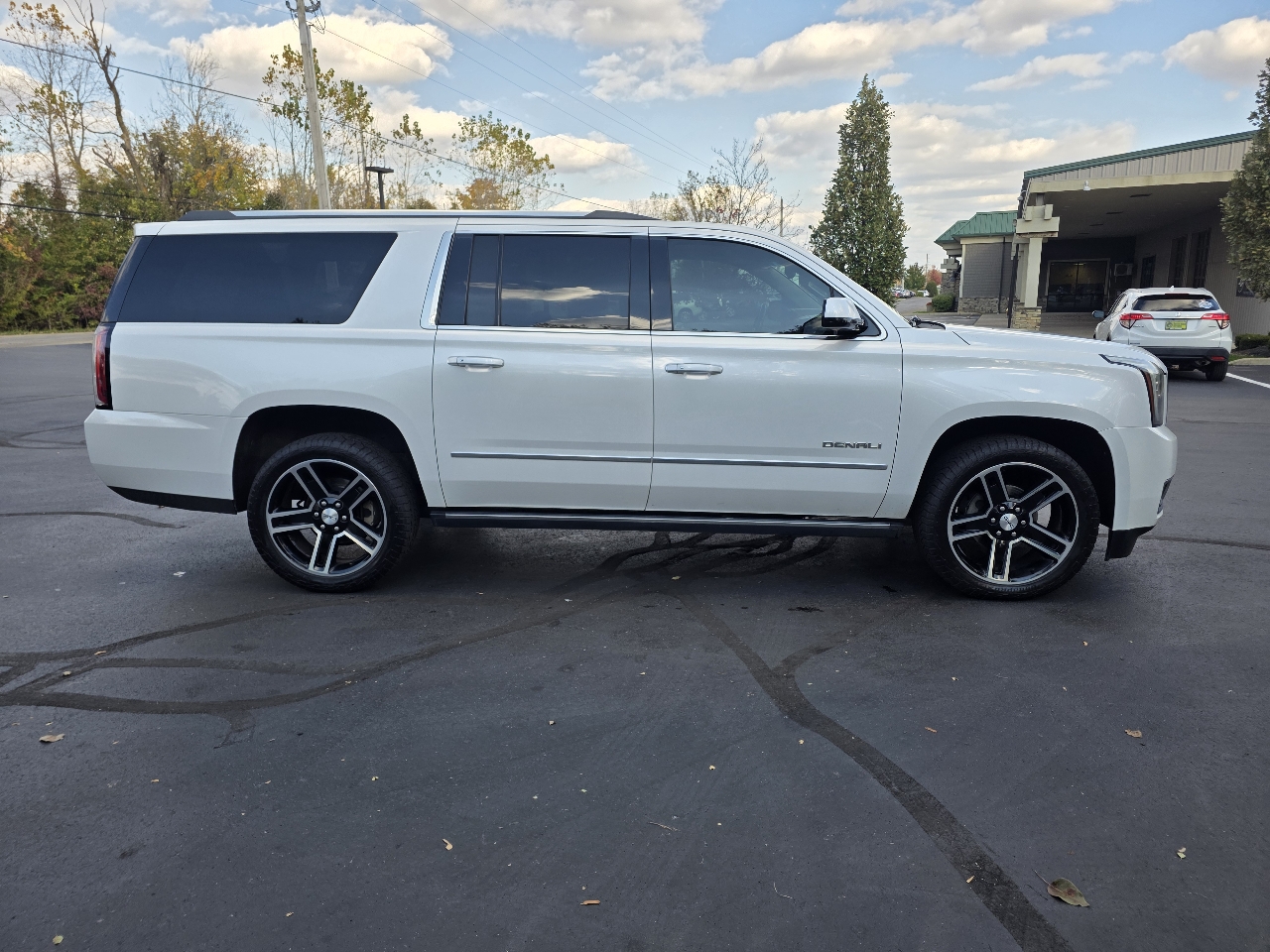 GMC Yukon XL 4WD 4dr Denali 2018 GMC Yukon XL 4WD 4dr Denali 2018
