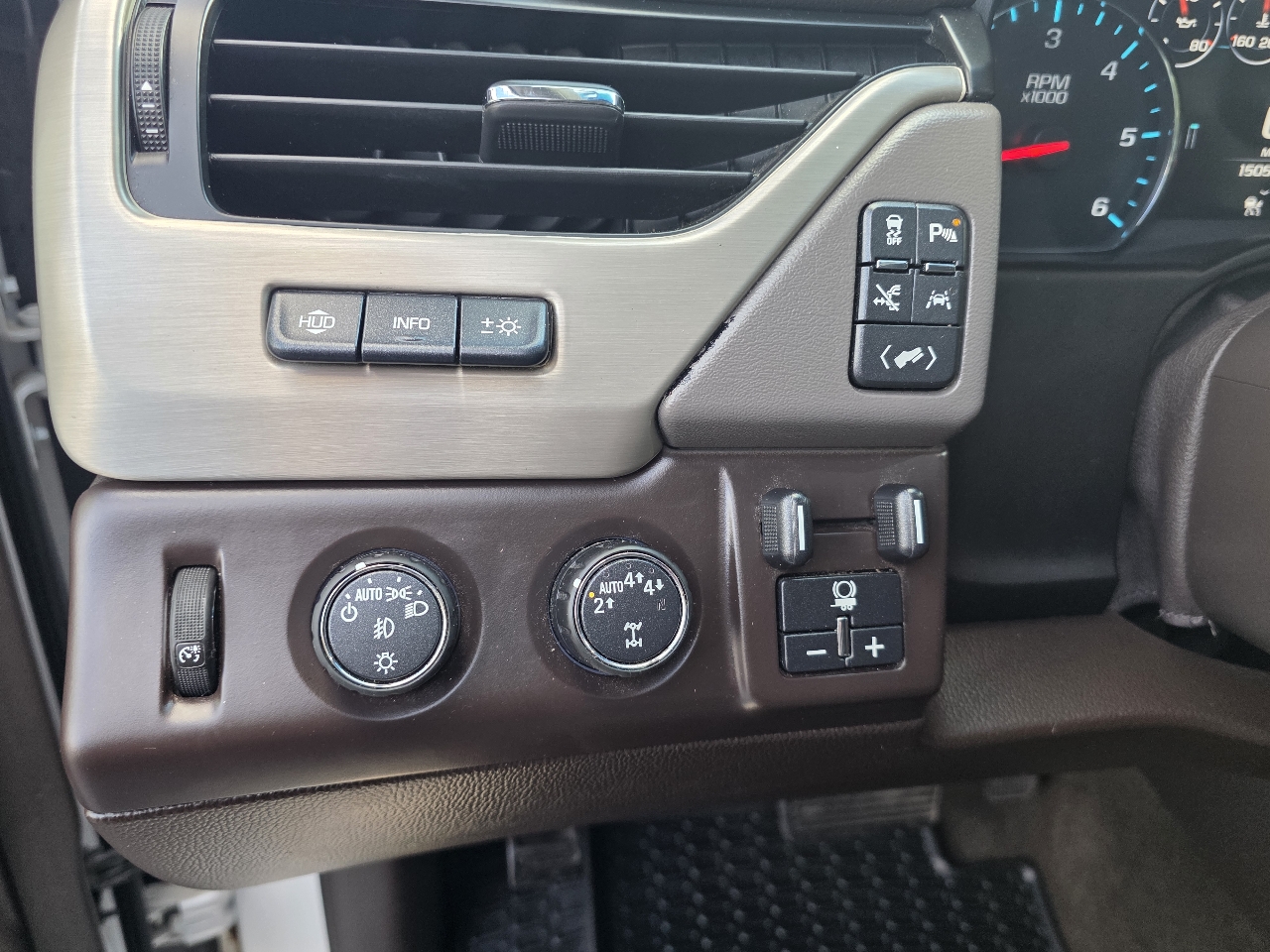 GMC Yukon XL 4WD 4dr Denali 2018 GMC Yukon XL 4WD 4dr Denali 2018