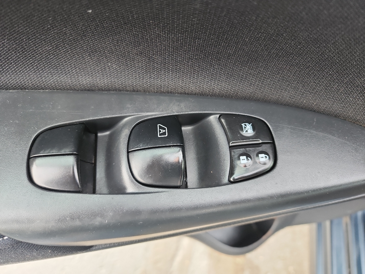 Nissan Sentra 4dr Sdn I4 CVT SV 2014 Nissan Sentra 4dr Sdn I4 CVT SV 2014