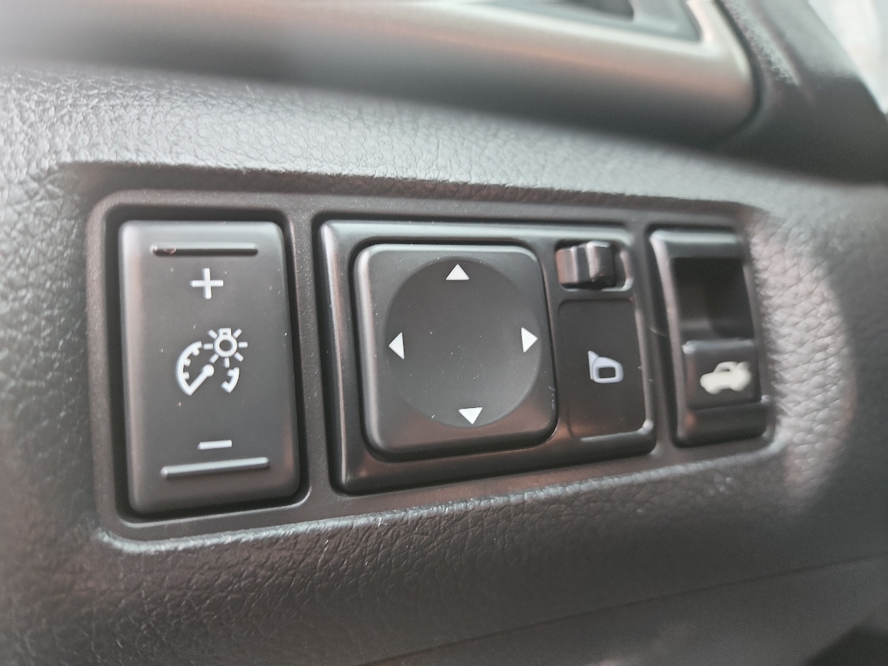 Nissan Sentra 4dr Sdn I4 CVT SV 2014 Nissan Sentra 4dr Sdn I4 CVT SV 2014