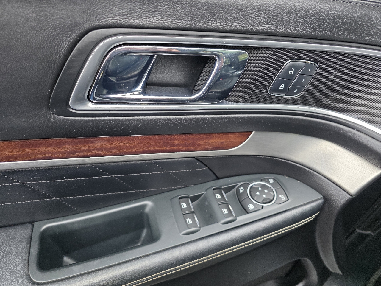 Ford Explorer Platinum 4WD 2018 Ford Explorer Platinum 4WD 2018