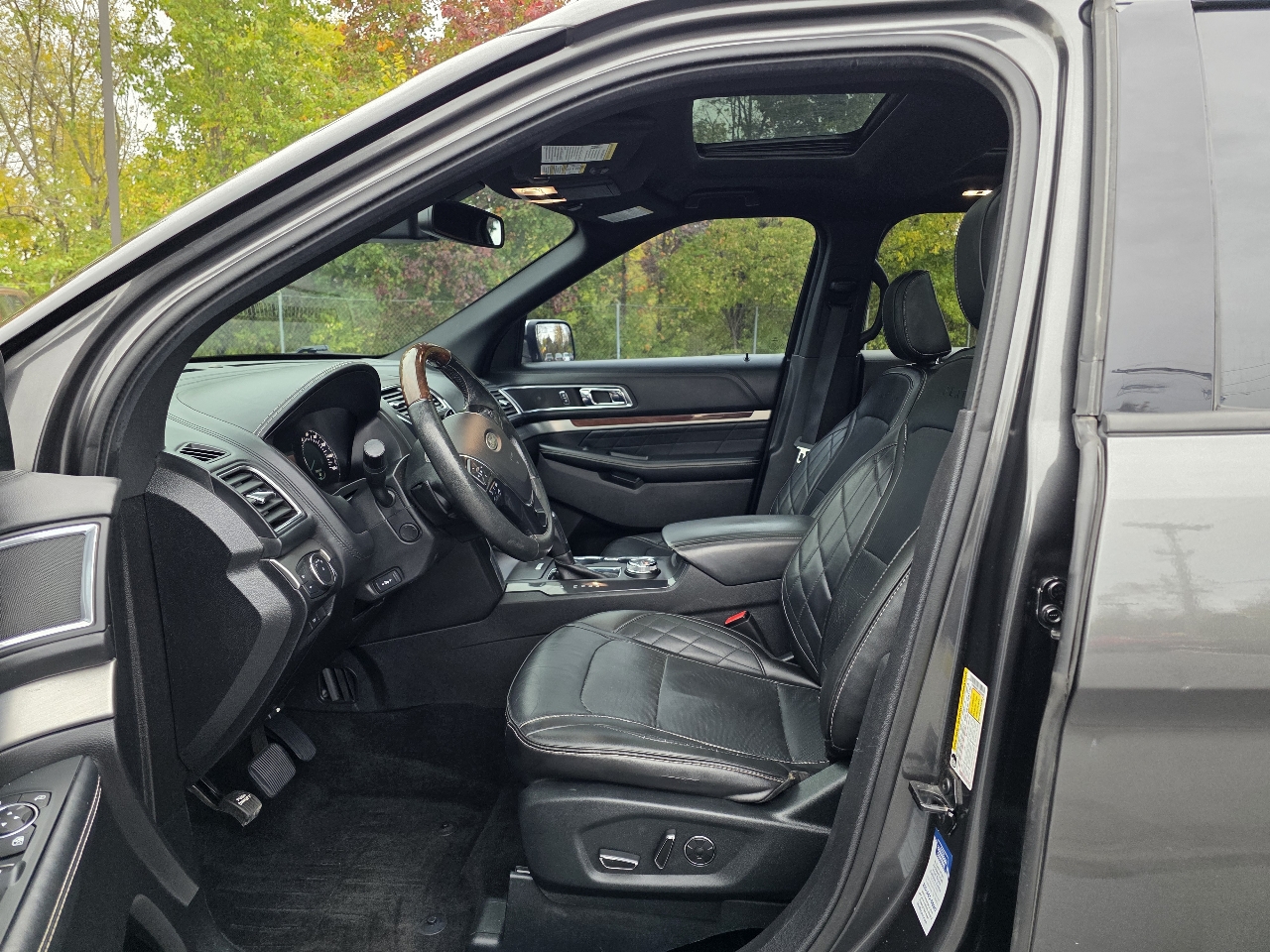 Ford Explorer Platinum 4WD 2018 Ford Explorer Platinum 4WD 2018