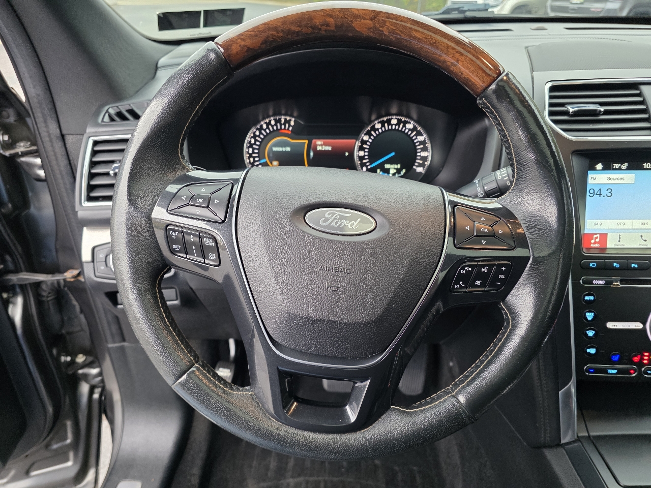 Ford Explorer Platinum 4WD 2018 Ford Explorer Platinum 4WD 2018