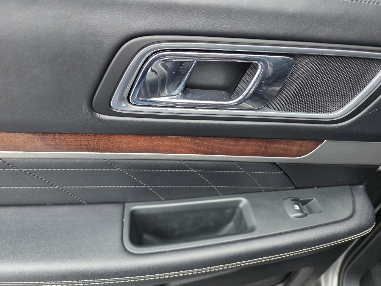 Ford Explorer Platinum 4WD 2018 Ford Explorer Platinum 4WD 2018