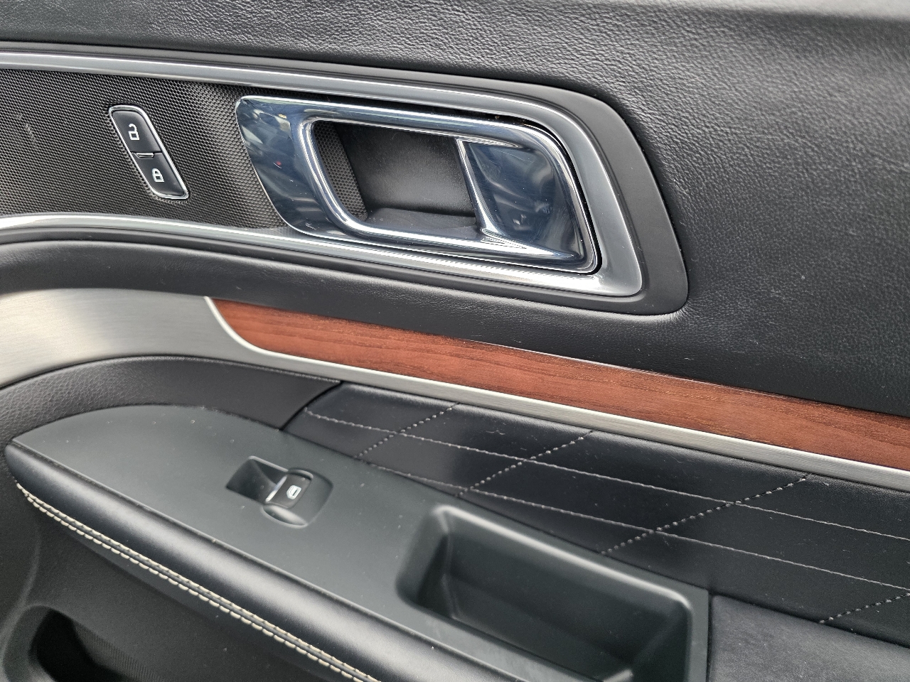 Ford Explorer Platinum 4WD 2018 Ford Explorer Platinum 4WD 2018