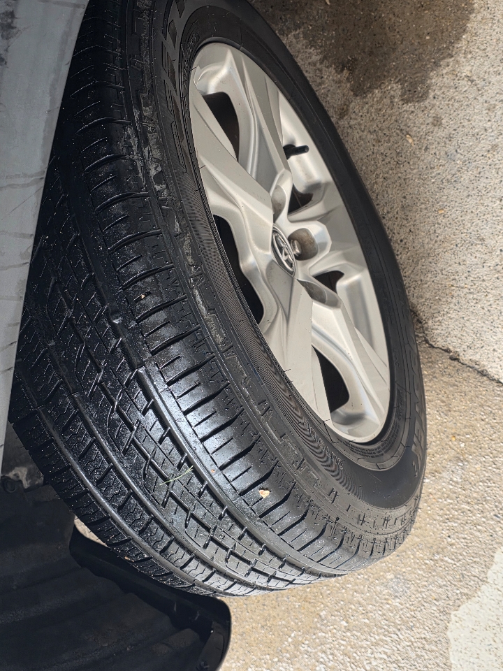 Toyota RAV4 XLE FWD (Natl) 2021 Toyota RAV4 XLE FWD (Natl) 2021