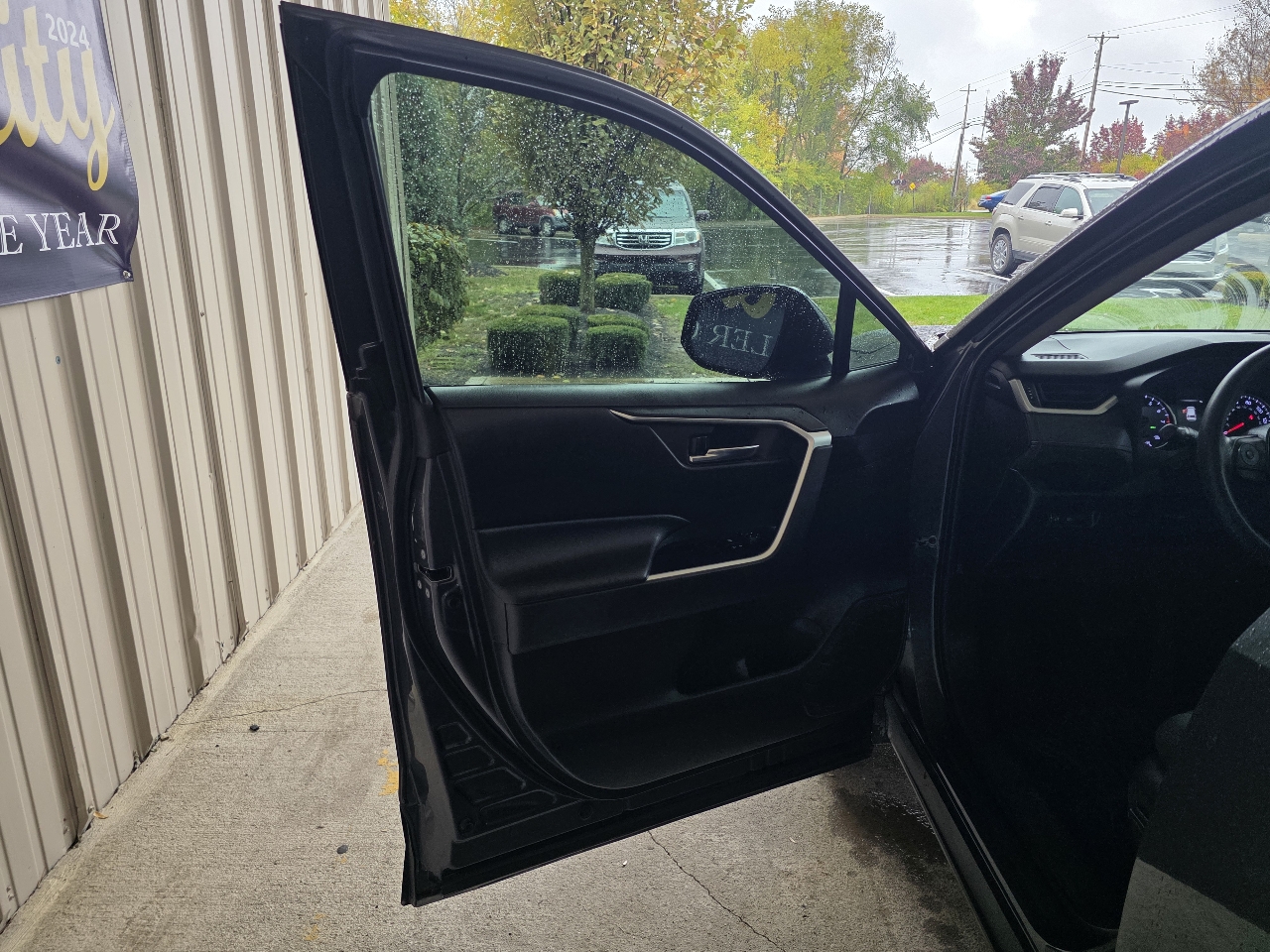 Toyota RAV4 XLE FWD (Natl) 2021 Toyota RAV4 XLE FWD (Natl) 2021