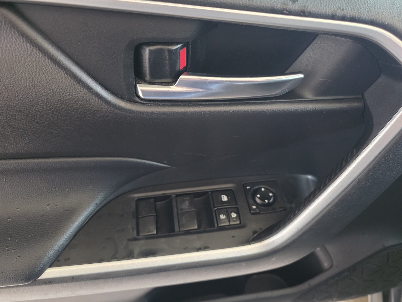 Toyota RAV4 XLE FWD (Natl) 2021 Toyota RAV4 XLE FWD (Natl) 2021