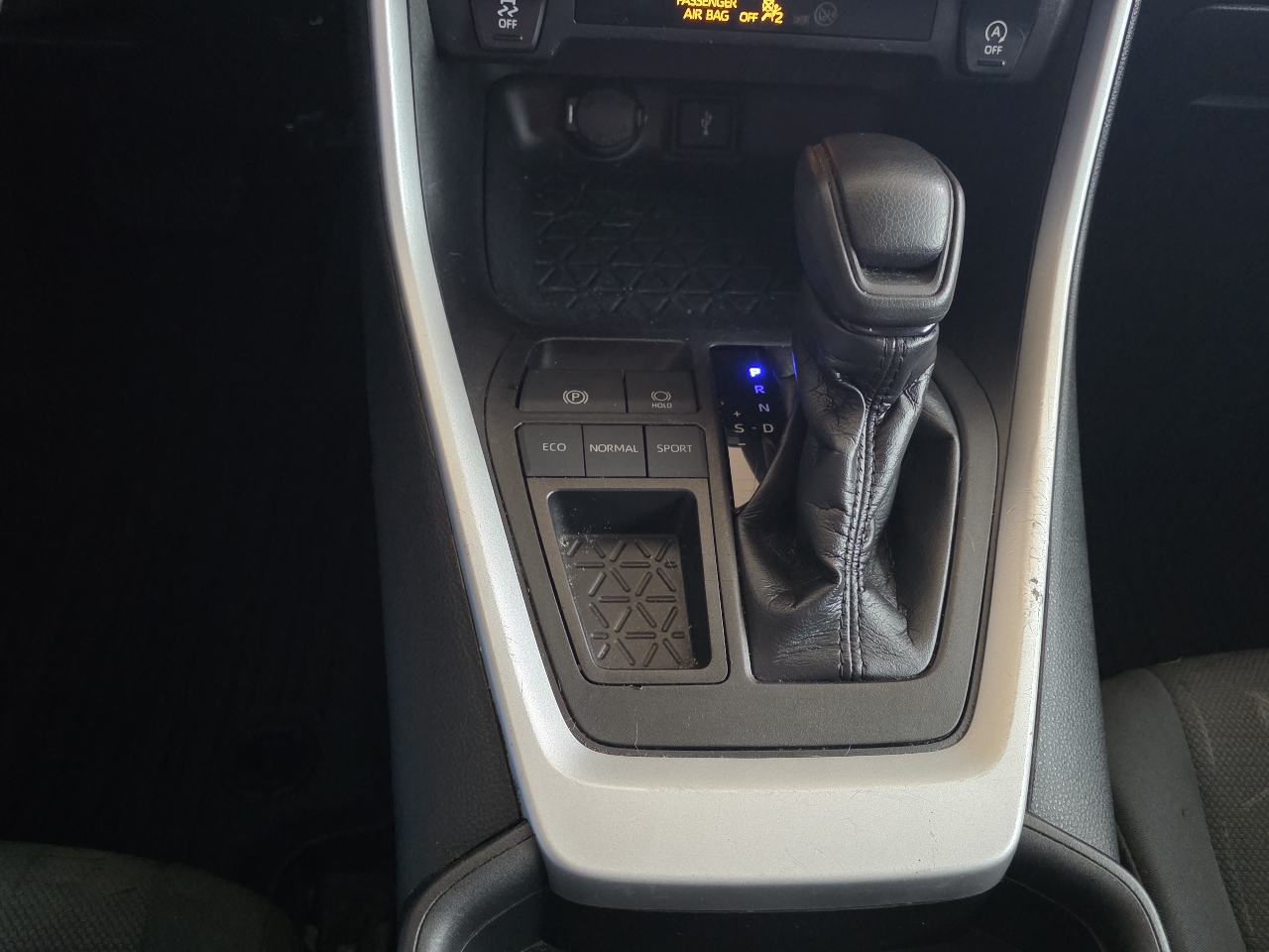 Toyota RAV4 XLE FWD (Natl) 2021 Toyota RAV4 XLE FWD (Natl) 2021