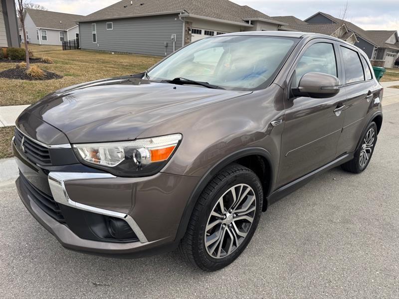 Mitsubishi Outlander Sport 2.0 ES 4WD CVT 2017