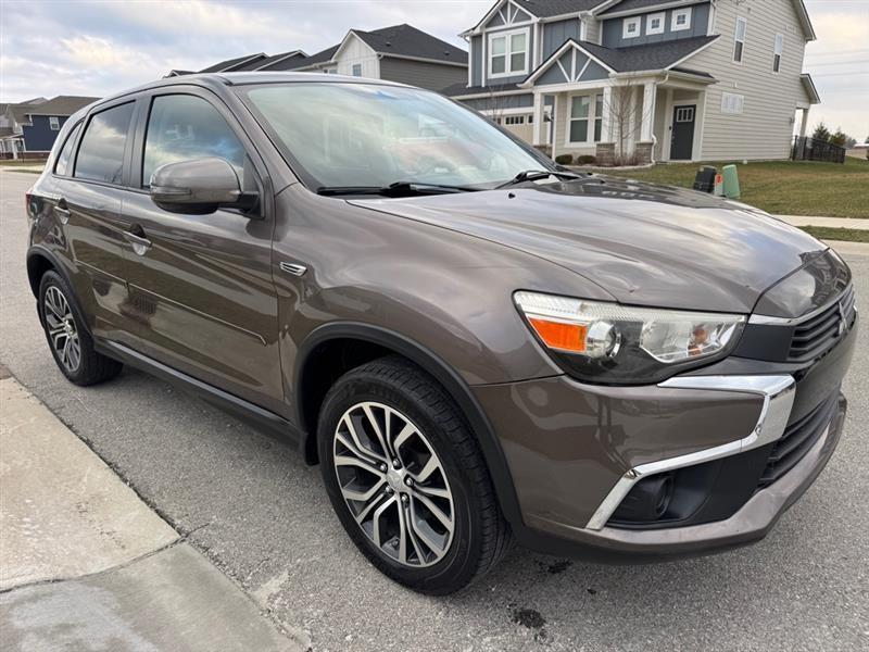 Mitsubishi Outlander Sport 2.0 ES 4WD CVT 2017