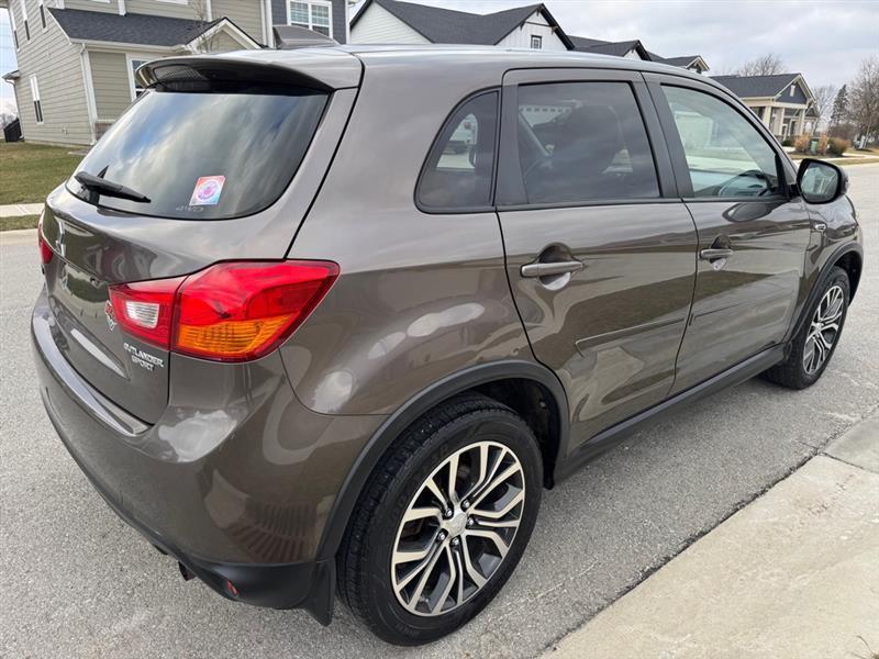 Mitsubishi Outlander Sport 2.0 ES 4WD CVT 2017