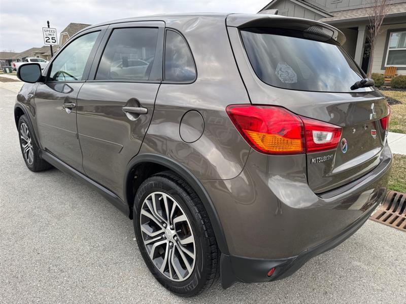 Mitsubishi Outlander Sport 2.0 ES 4WD CVT 2017