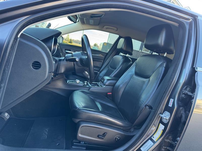 Chrysler 300 Limited RWD 2016