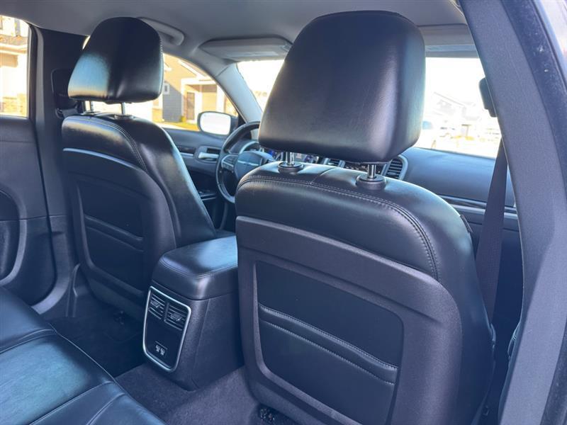 Chrysler 300 Limited RWD 2016