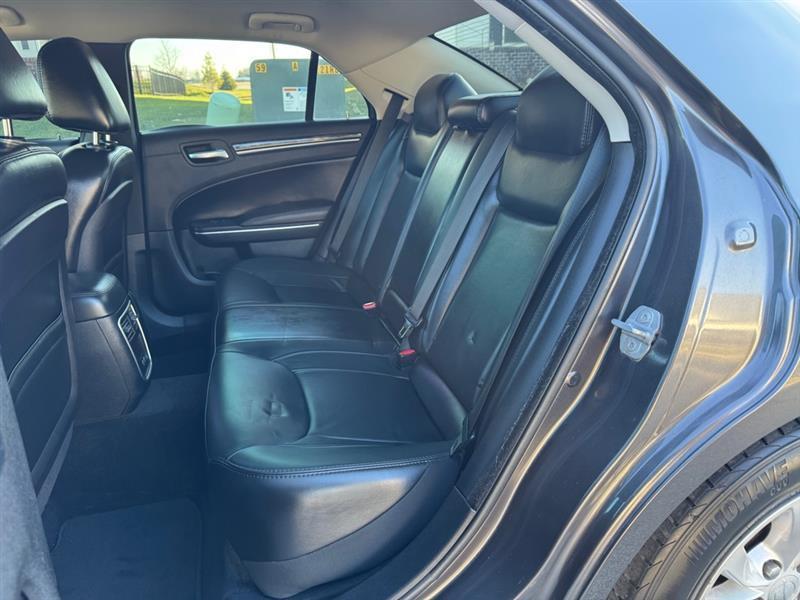 Chrysler 300 Limited RWD 2016