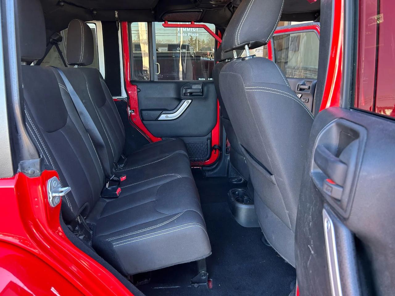 Jeep Wrangler Unlimited Sahara 4WD 2017