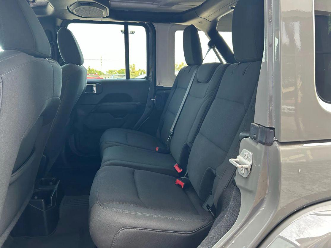 Jeep Wrangler Unlimited Sahara 2021