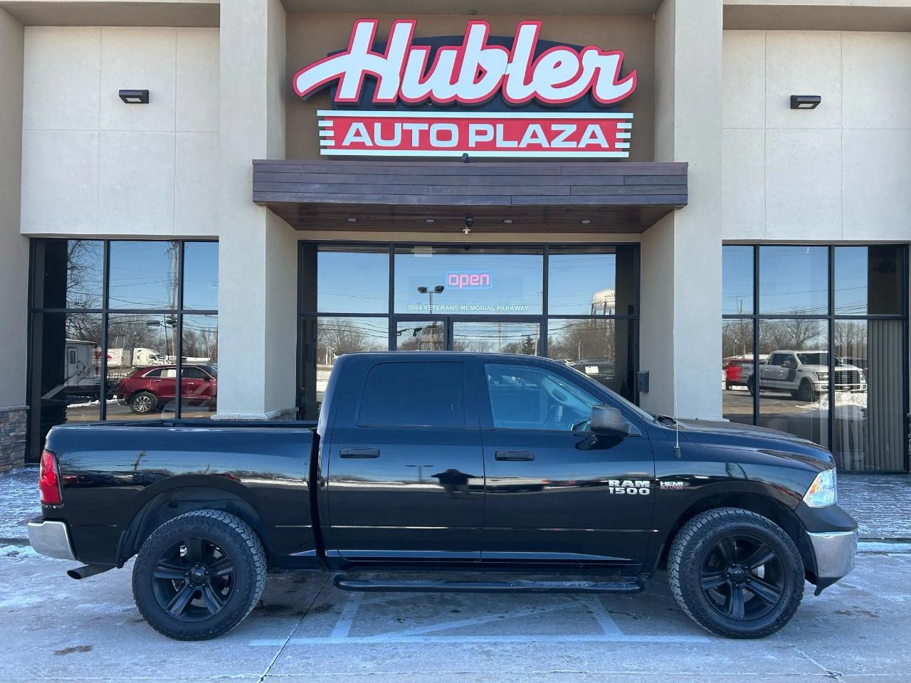 2017 RAM 1500 SLT Crew Cab SWB 4WD