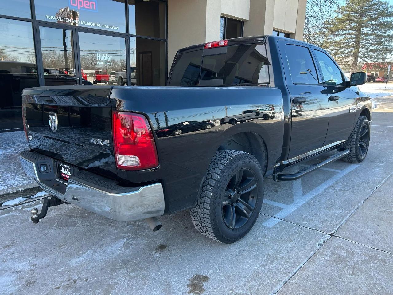 RAM 1500 SLT Crew Cab SWB 4WD 2017