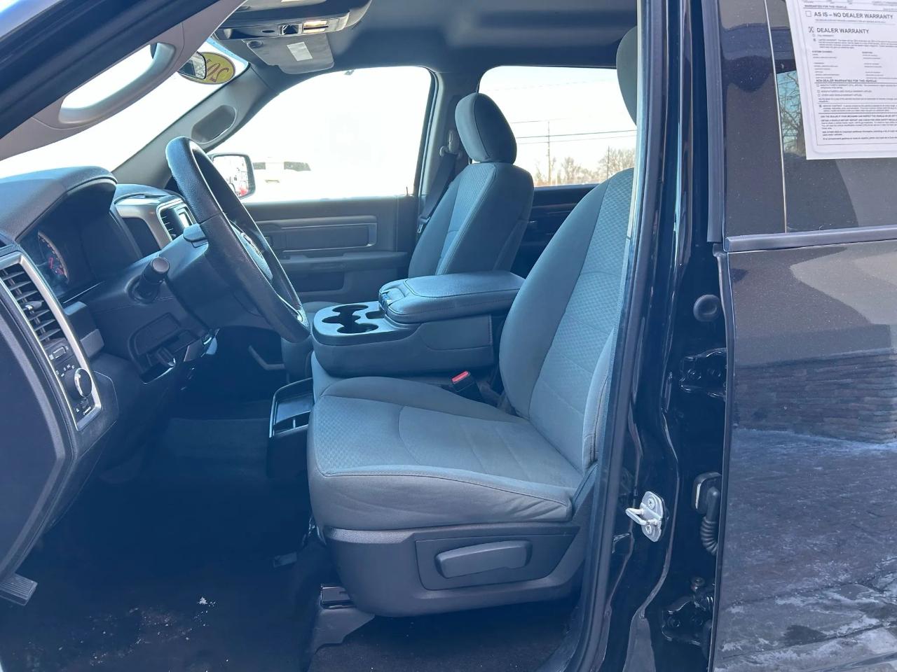 RAM 1500 SLT Crew Cab SWB 4WD 2017