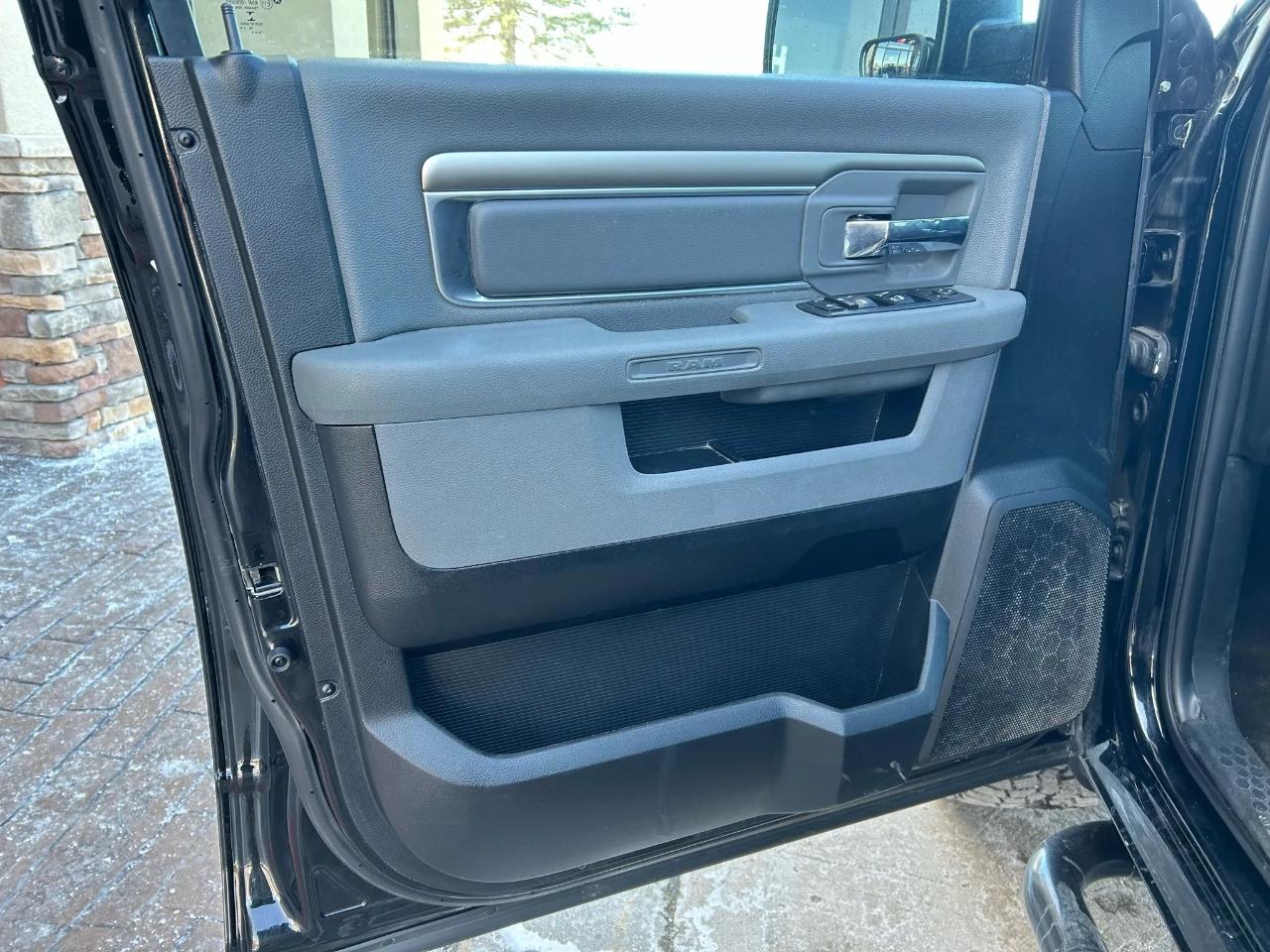 RAM 1500 SLT Crew Cab SWB 4WD 2017