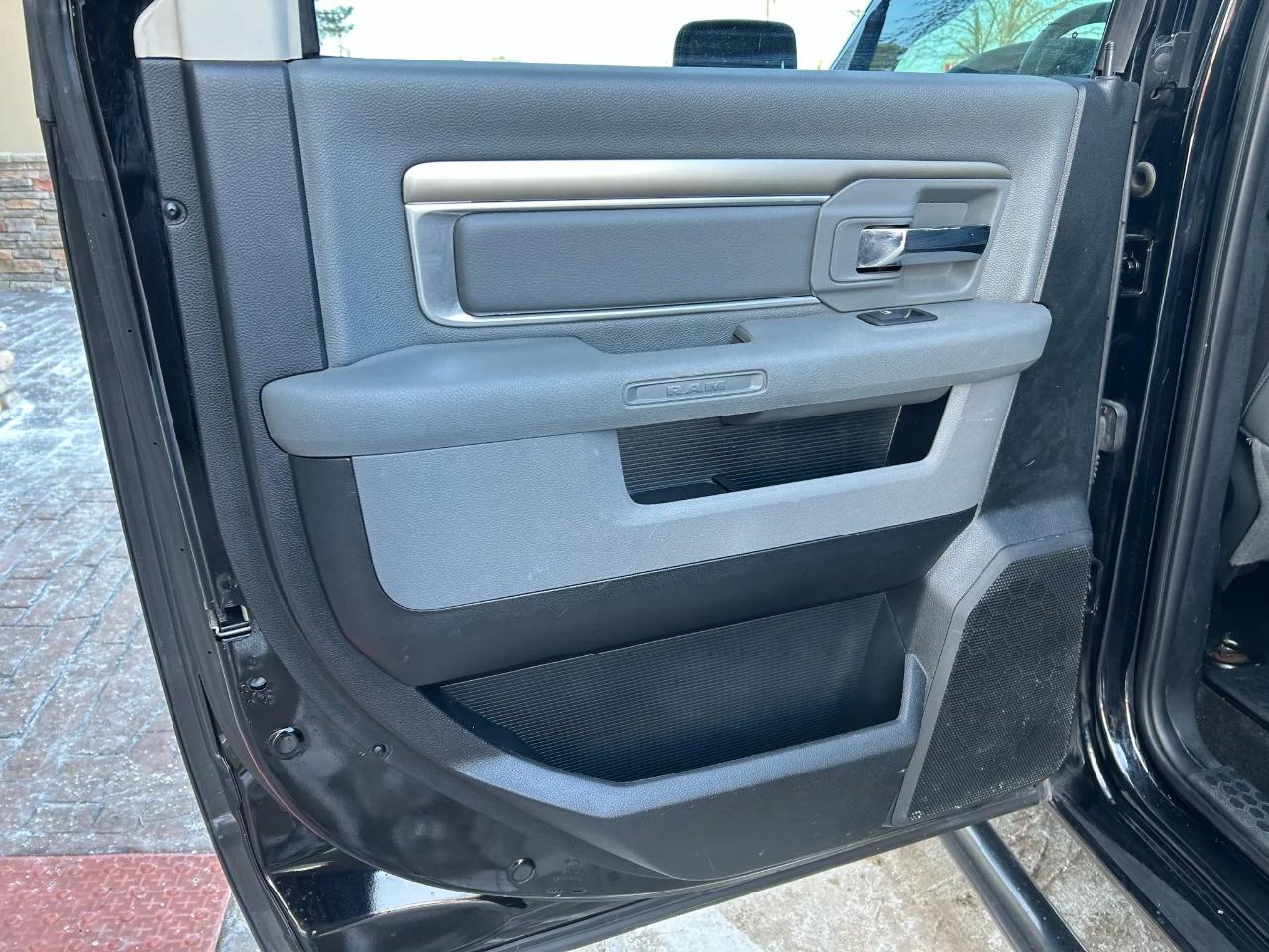 RAM 1500 SLT Crew Cab SWB 4WD 2017