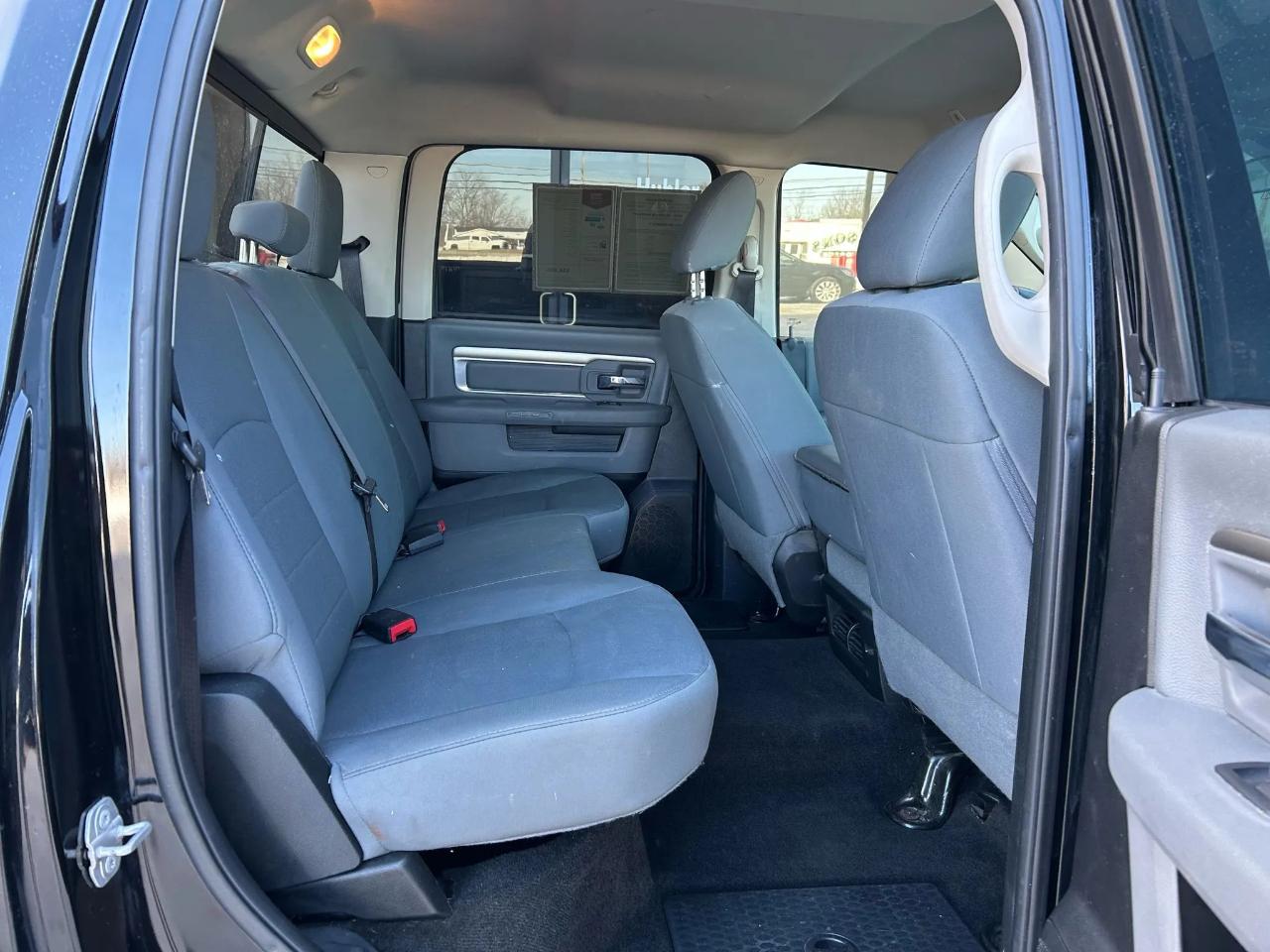 RAM 1500 SLT Crew Cab SWB 4WD 2017