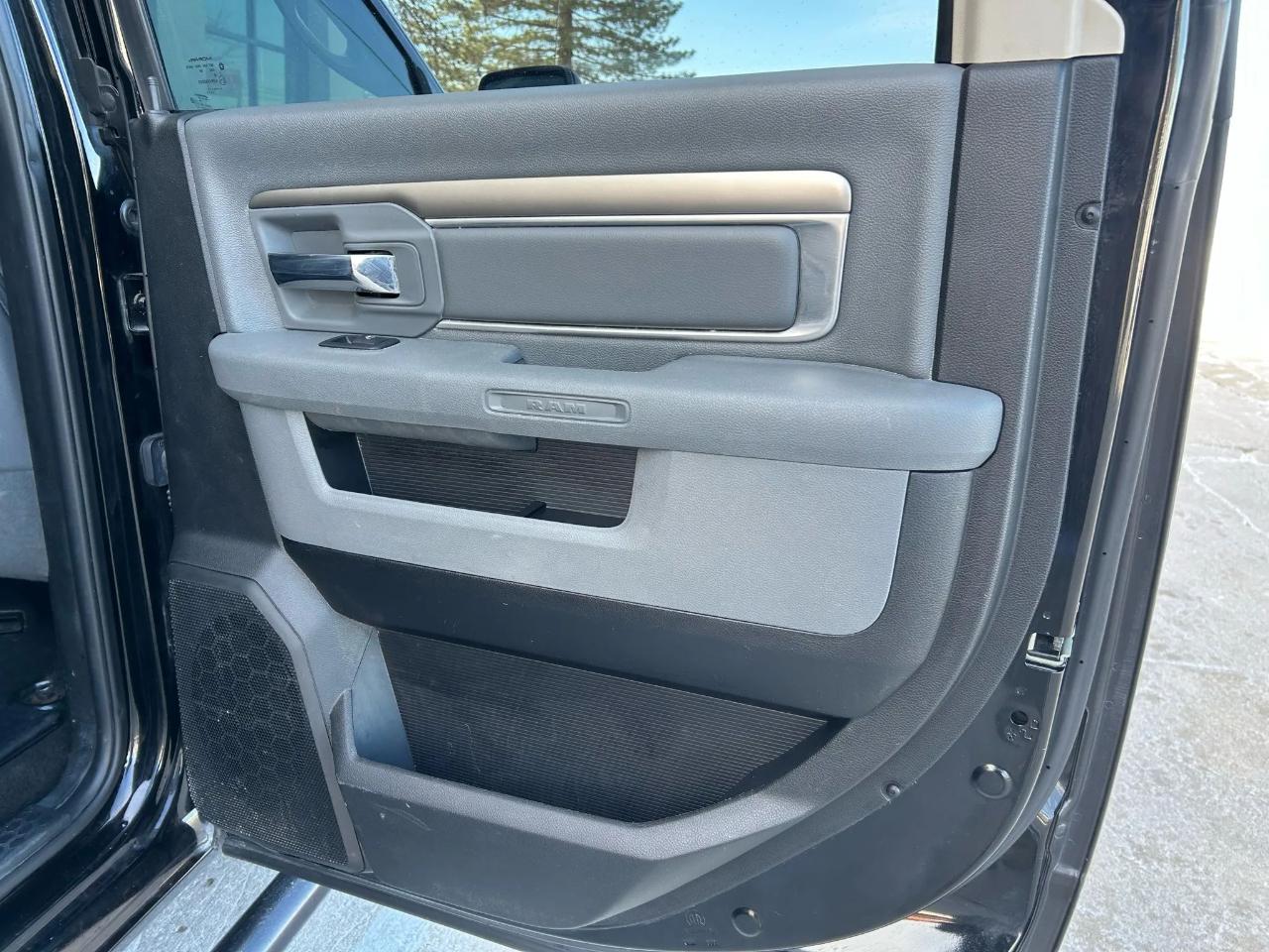 RAM 1500 SLT Crew Cab SWB 4WD 2017