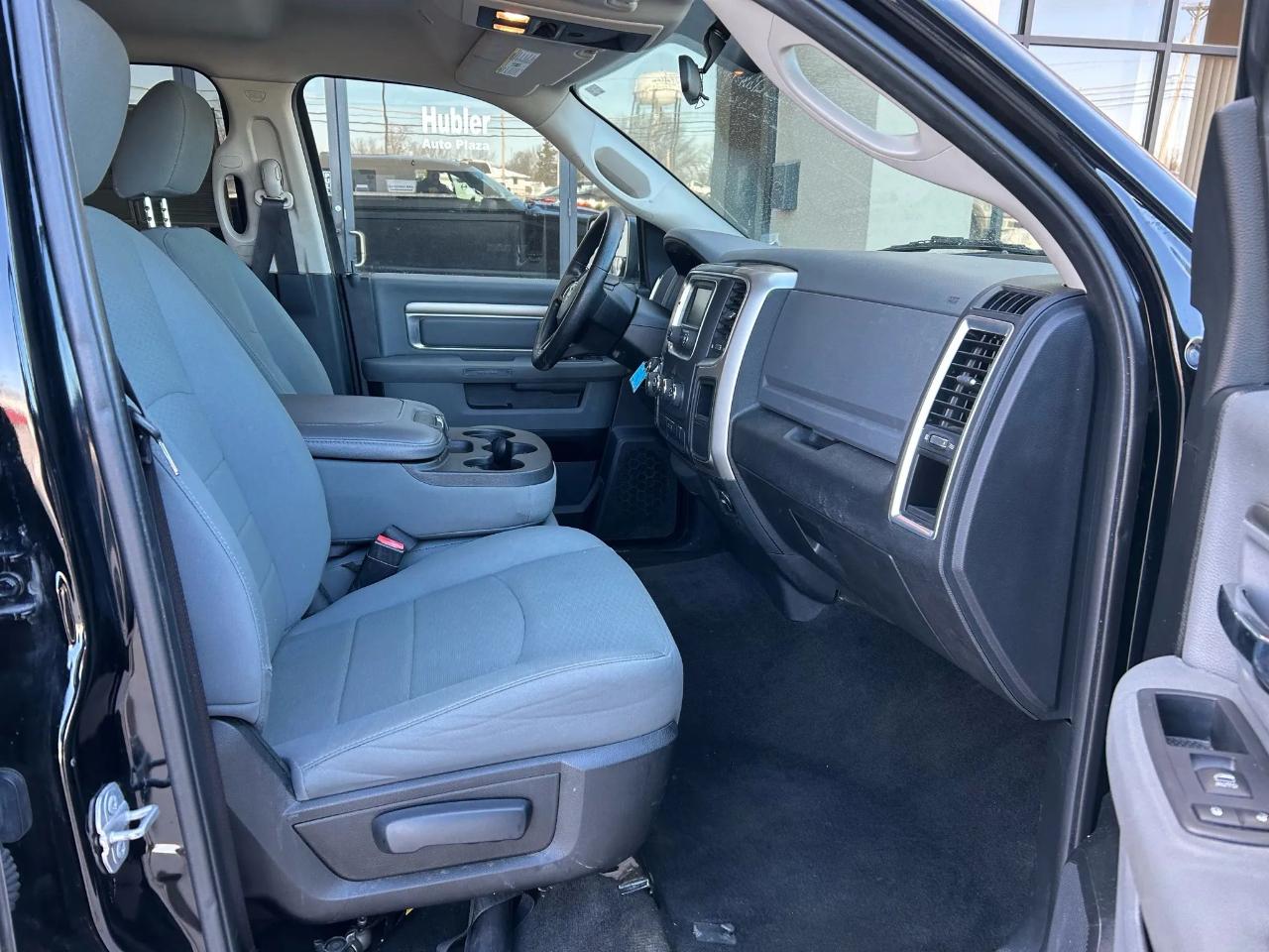 RAM 1500 SLT Crew Cab SWB 4WD 2017