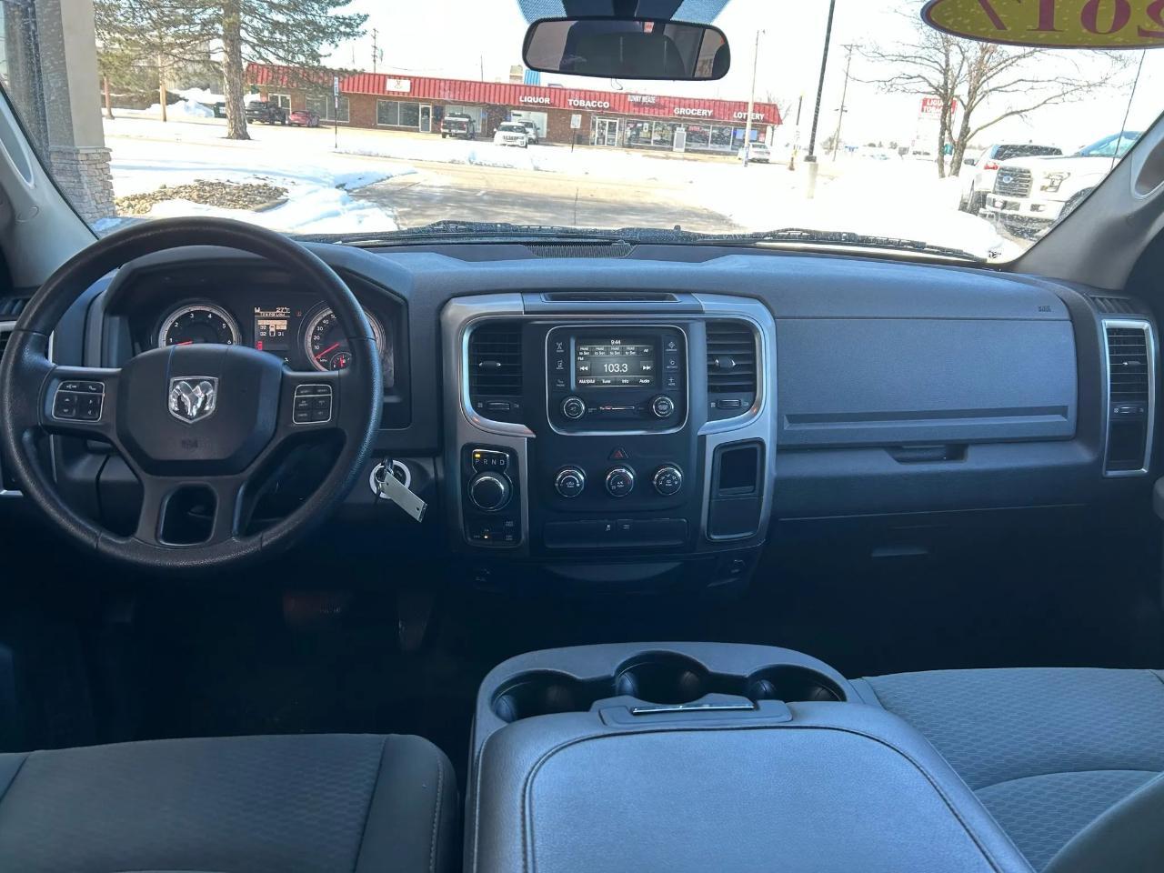 RAM 1500 SLT Crew Cab SWB 4WD 2017