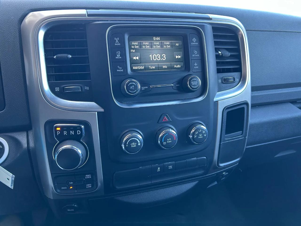 RAM 1500 SLT Crew Cab SWB 4WD 2017