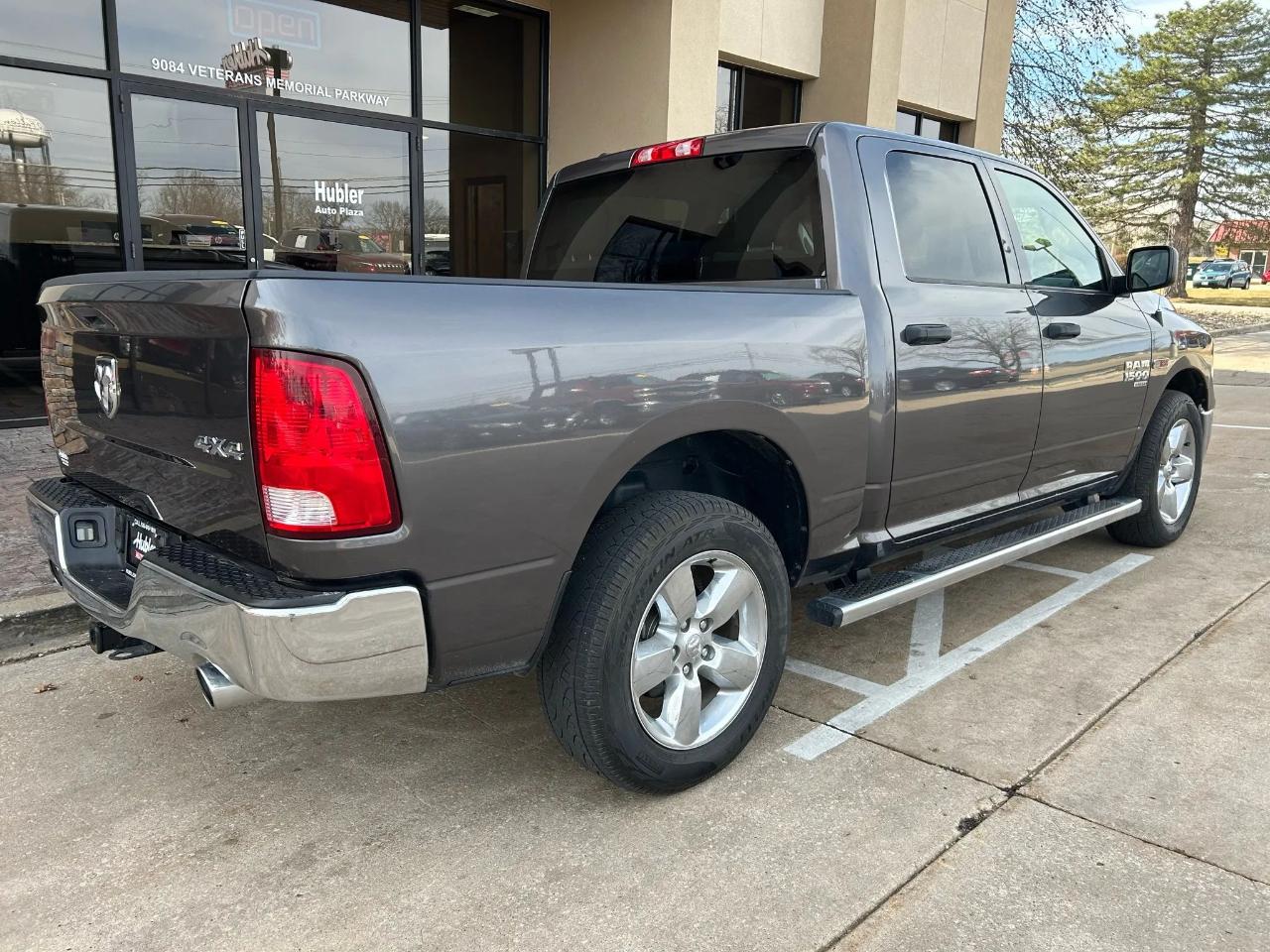 RAM 1500 Classic Tradesman Crew Cab SWB 4WD 2019