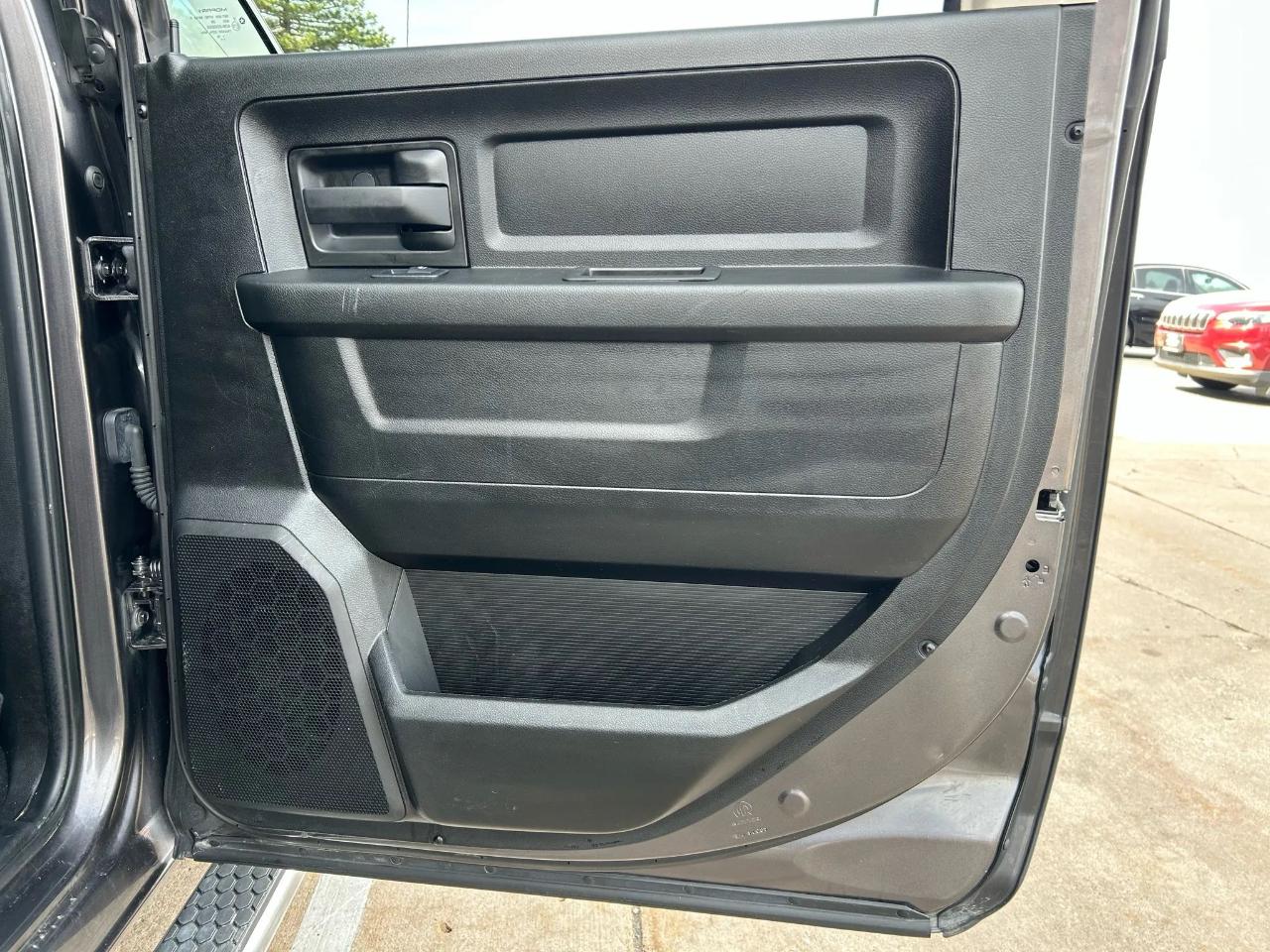 RAM 1500 Classic Tradesman Crew Cab SWB 4WD 2019